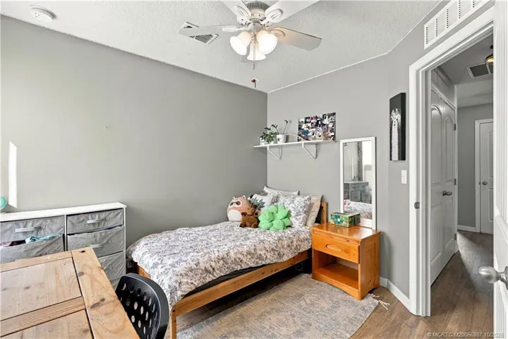 Secondary bedroom