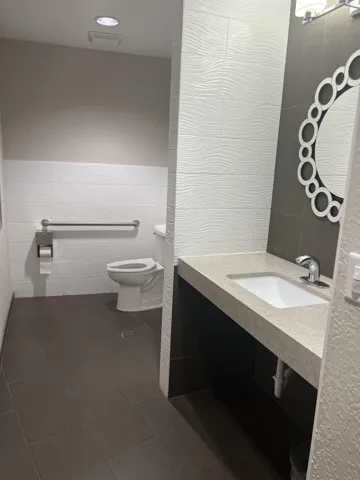 clubhouse rest room
