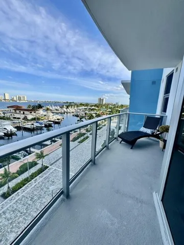 EXPANSIVE BALCONY