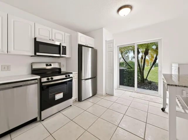 680 NW 79th Ter-Nieves Group Kitchen