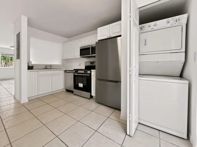 680 NW 79th Ter-Nieves Group Kitchen