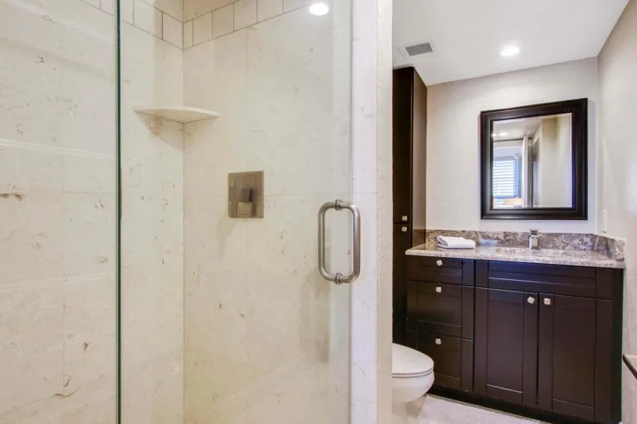 Guest bathroom -1