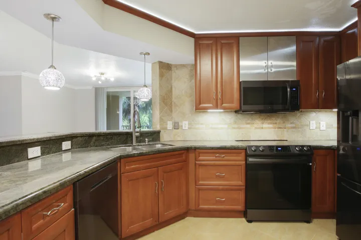 Kitchen looking to Living Rm