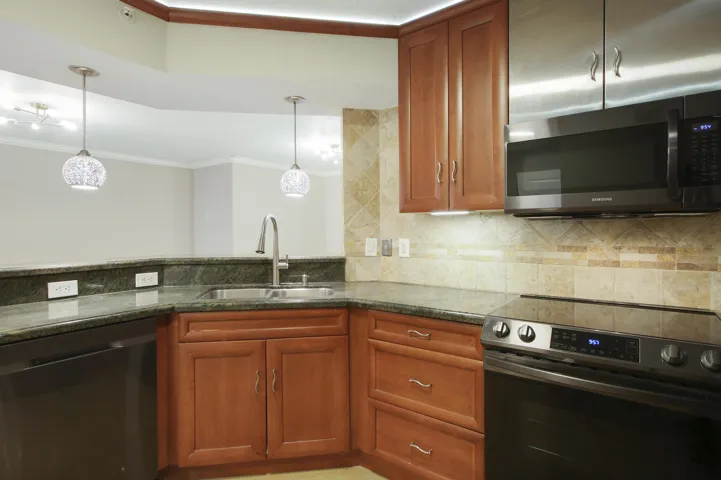 Kitchen looking to Living Rm