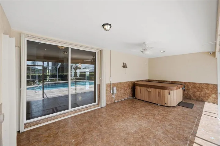 Covered & enclosed lanai