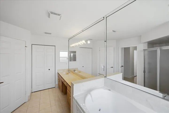 Primary en-suite