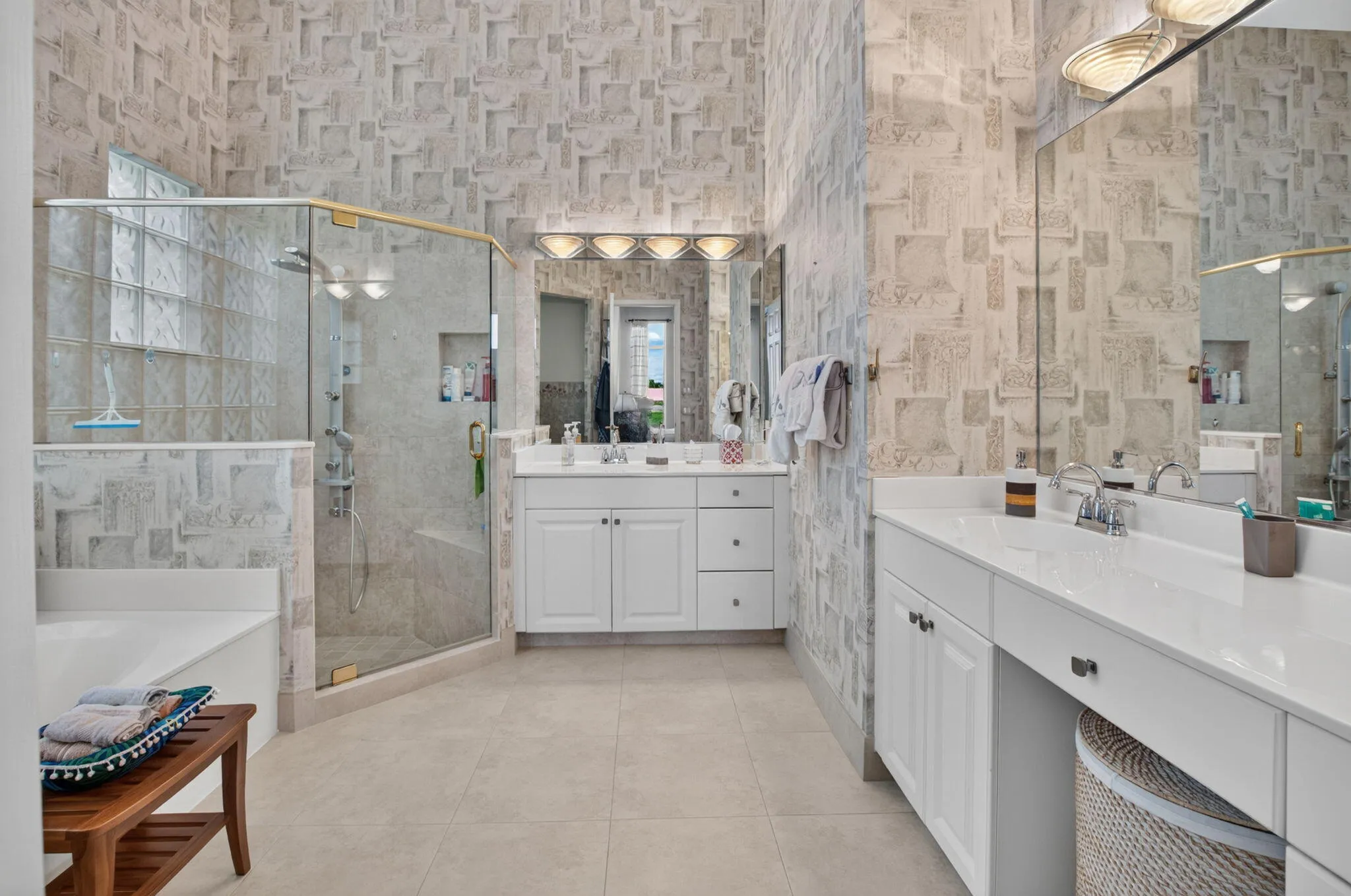 dual sinks, soaking tub, oversized shower