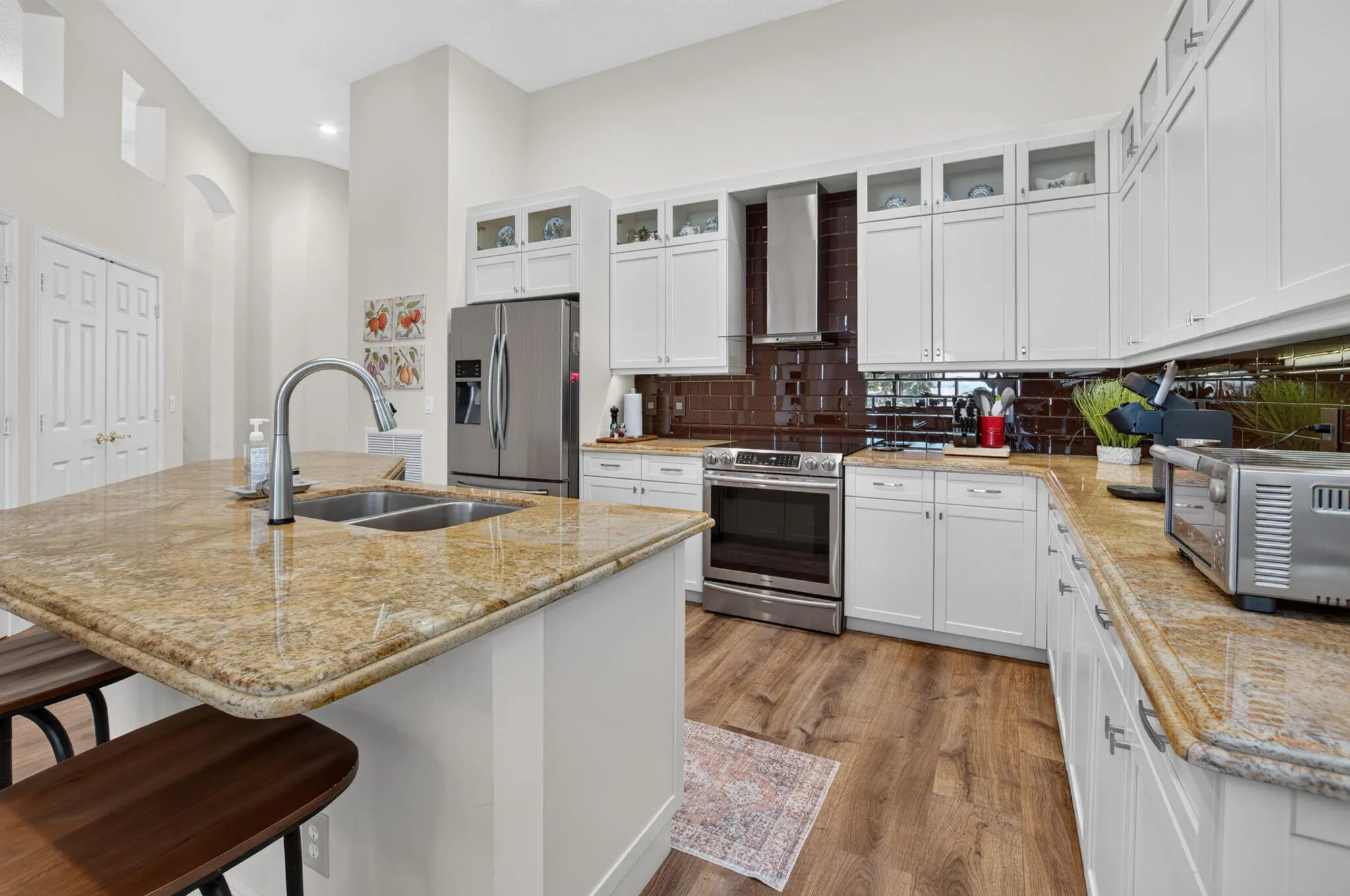 kitchen alt view