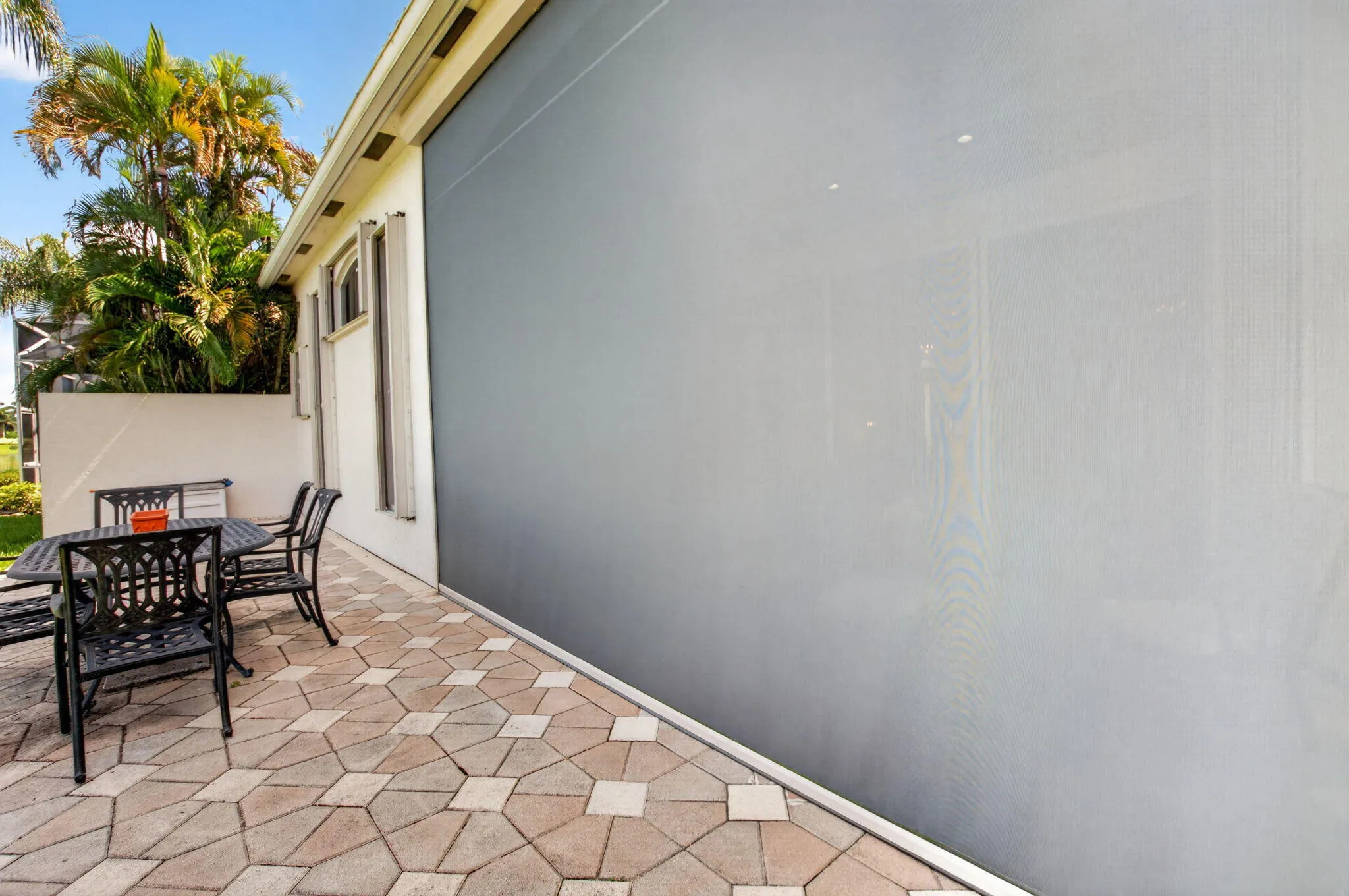 retractable screen
