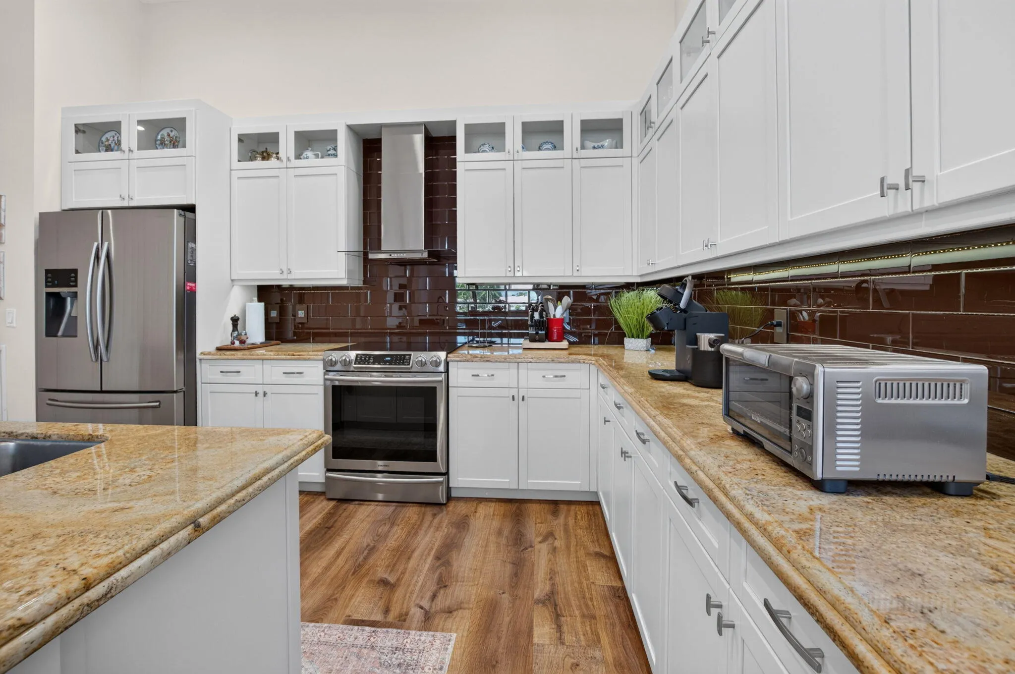 kitchen alt view