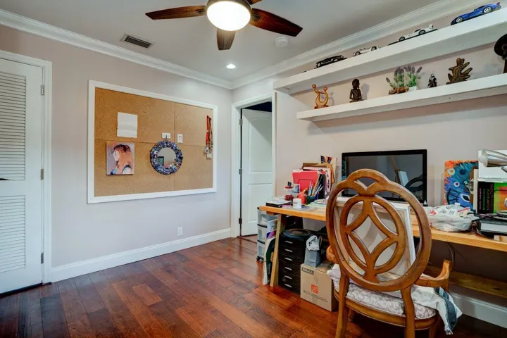 Flex space between bedrooms