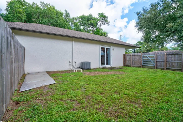 Guest House with private fenced yard