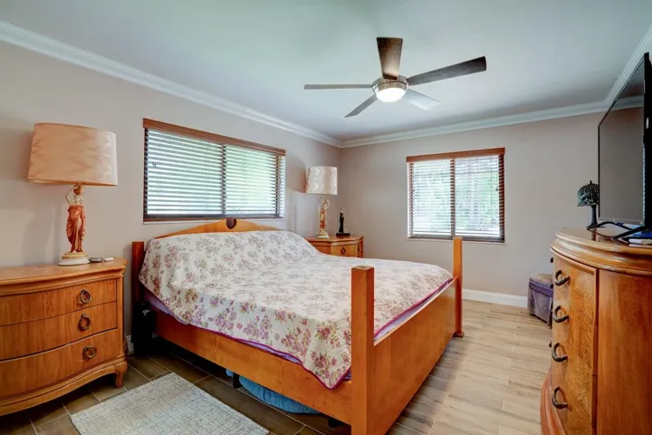 Main house bedroom 1