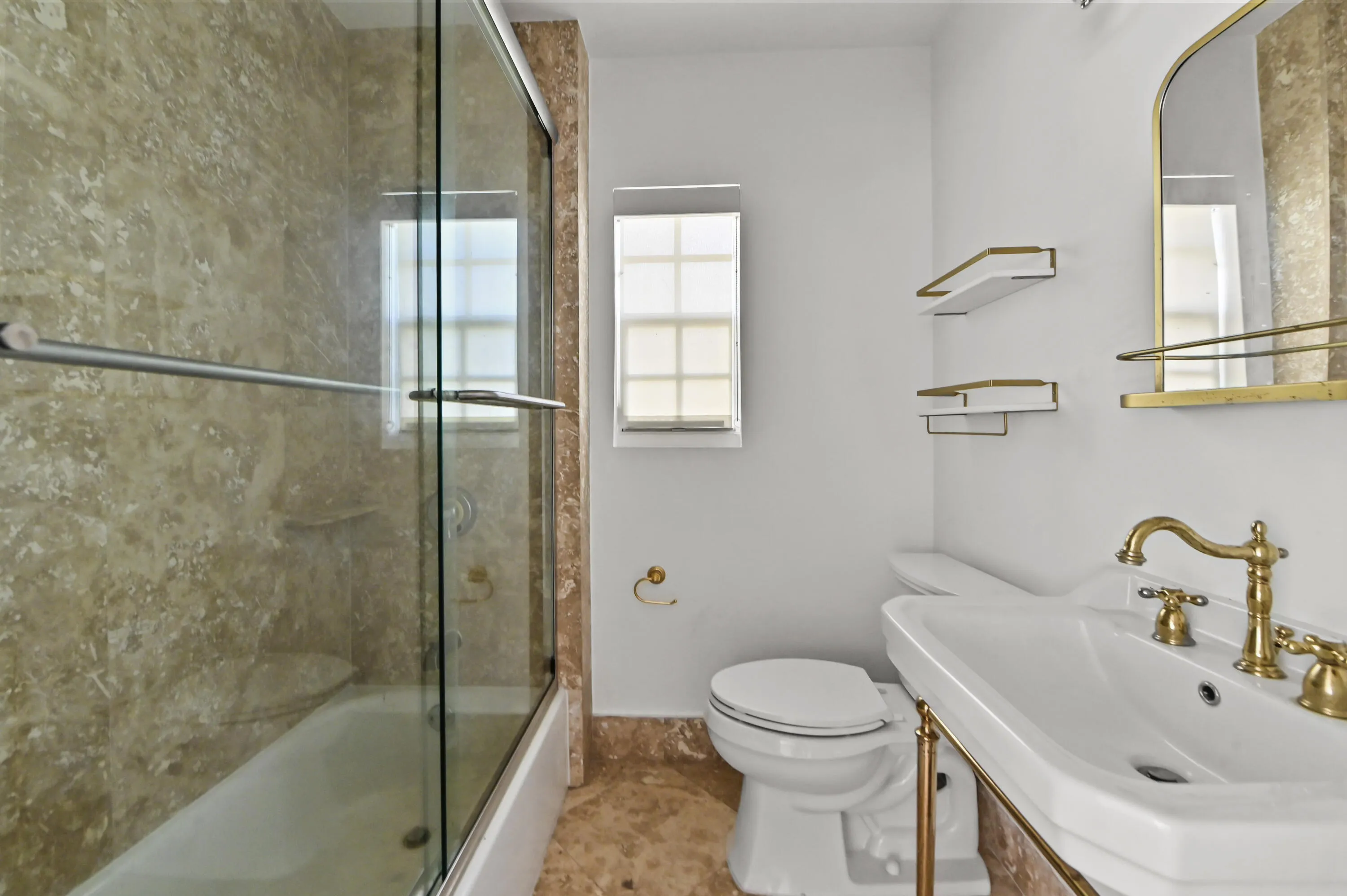 15 Bathroom 02