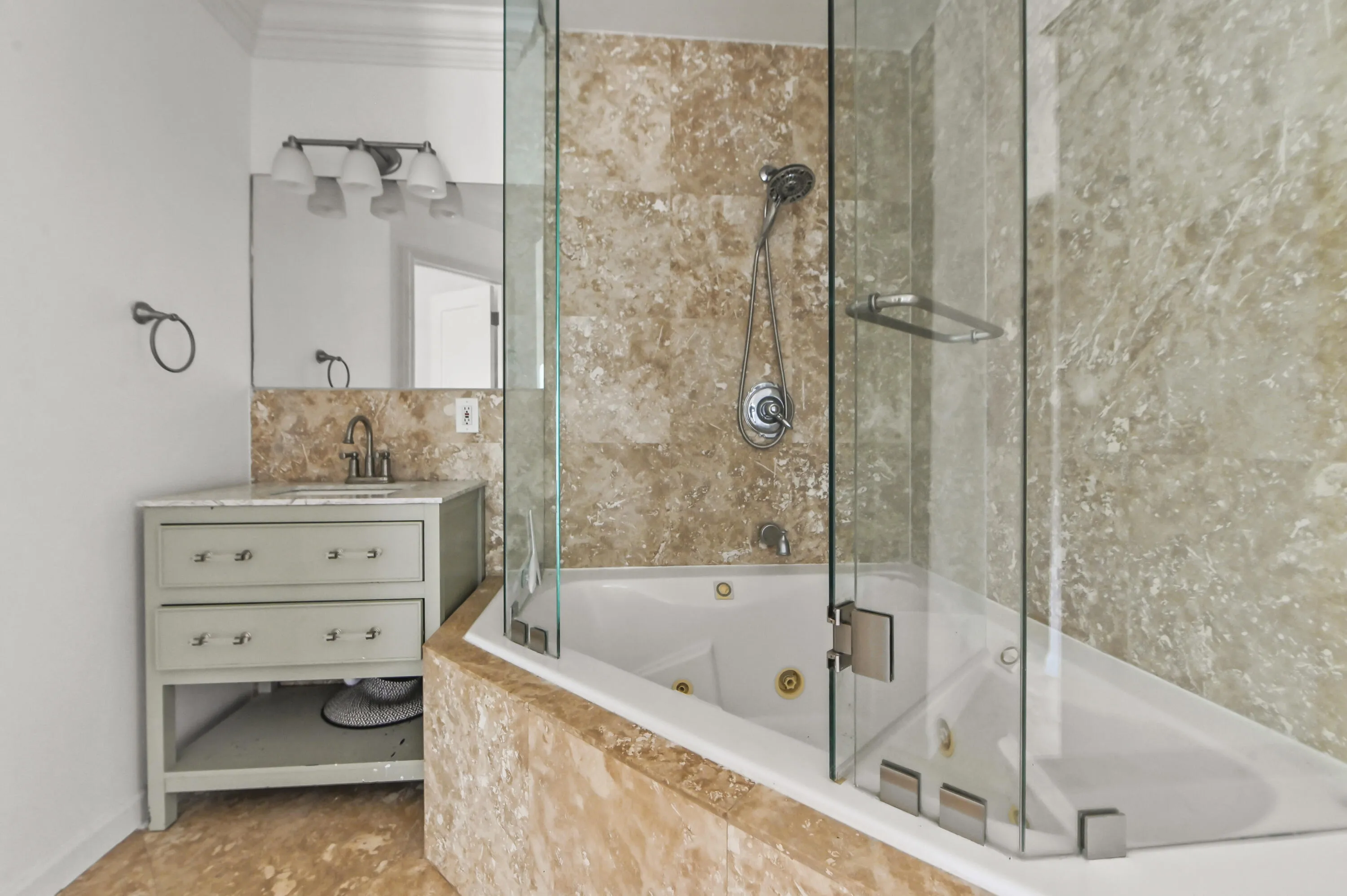 22 Bathroom 02