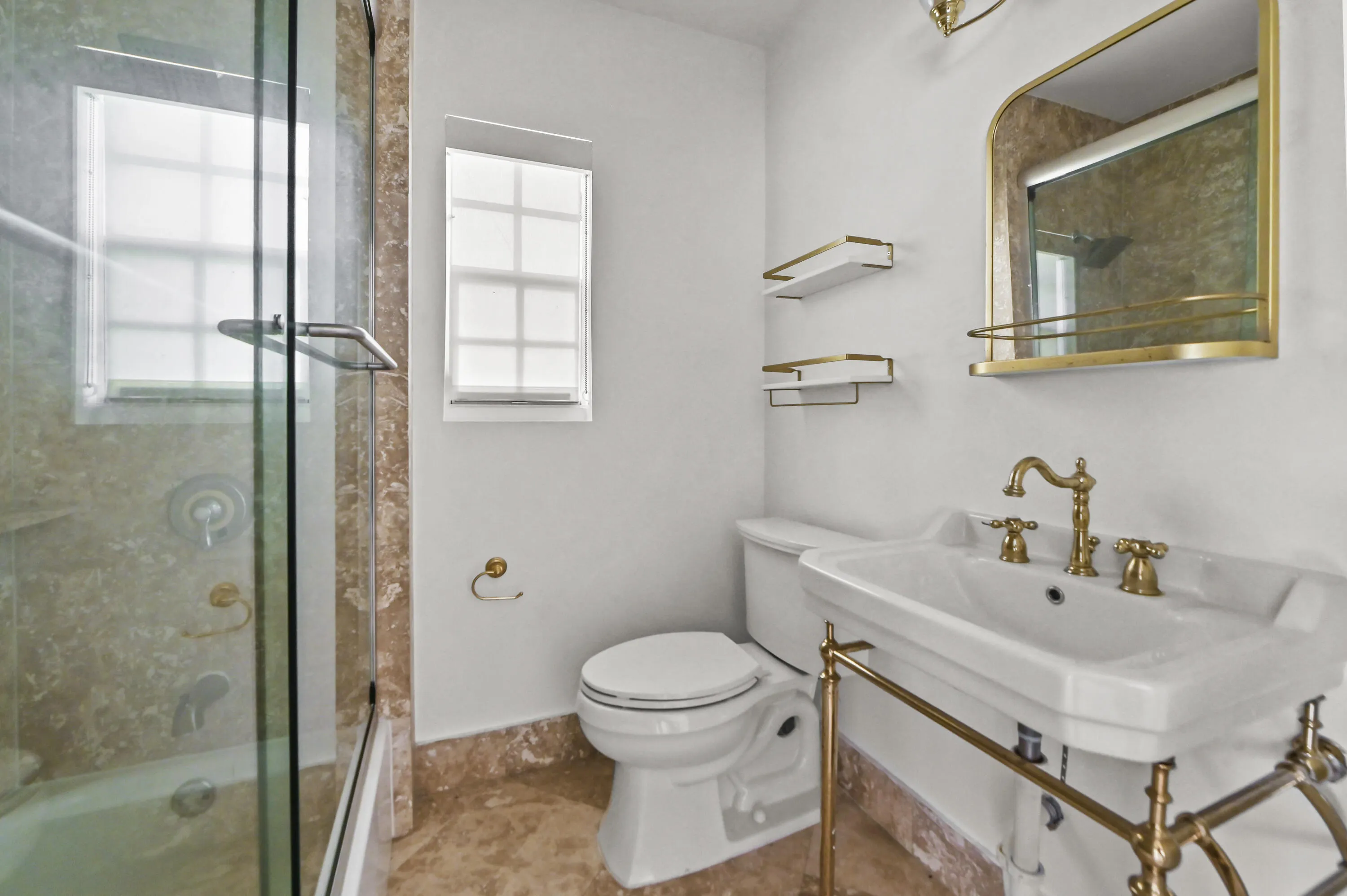 14 Bathroom 01