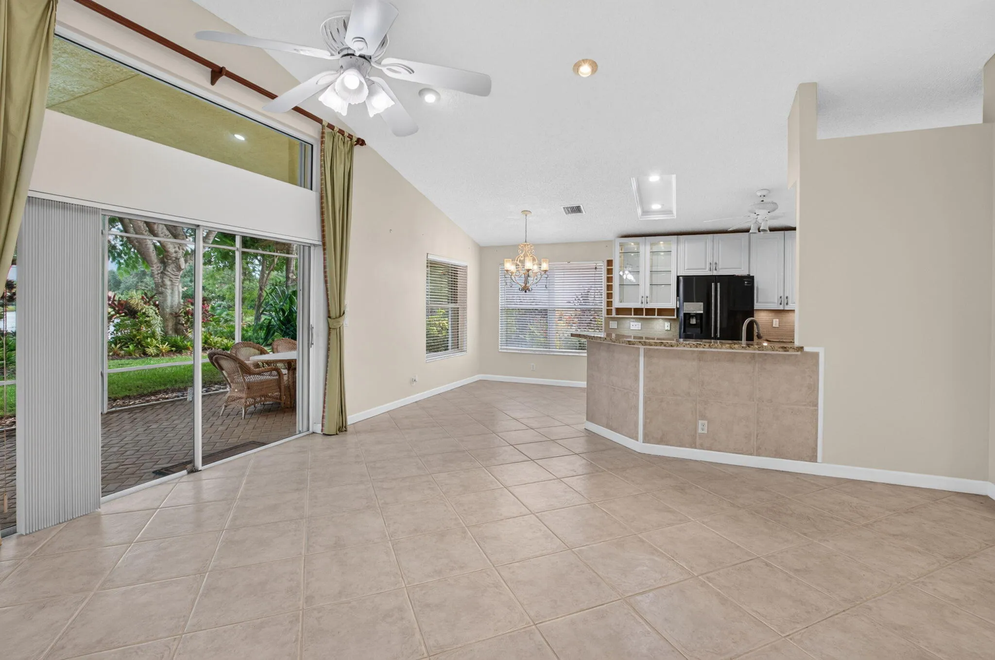 family room looking art breakfast bar