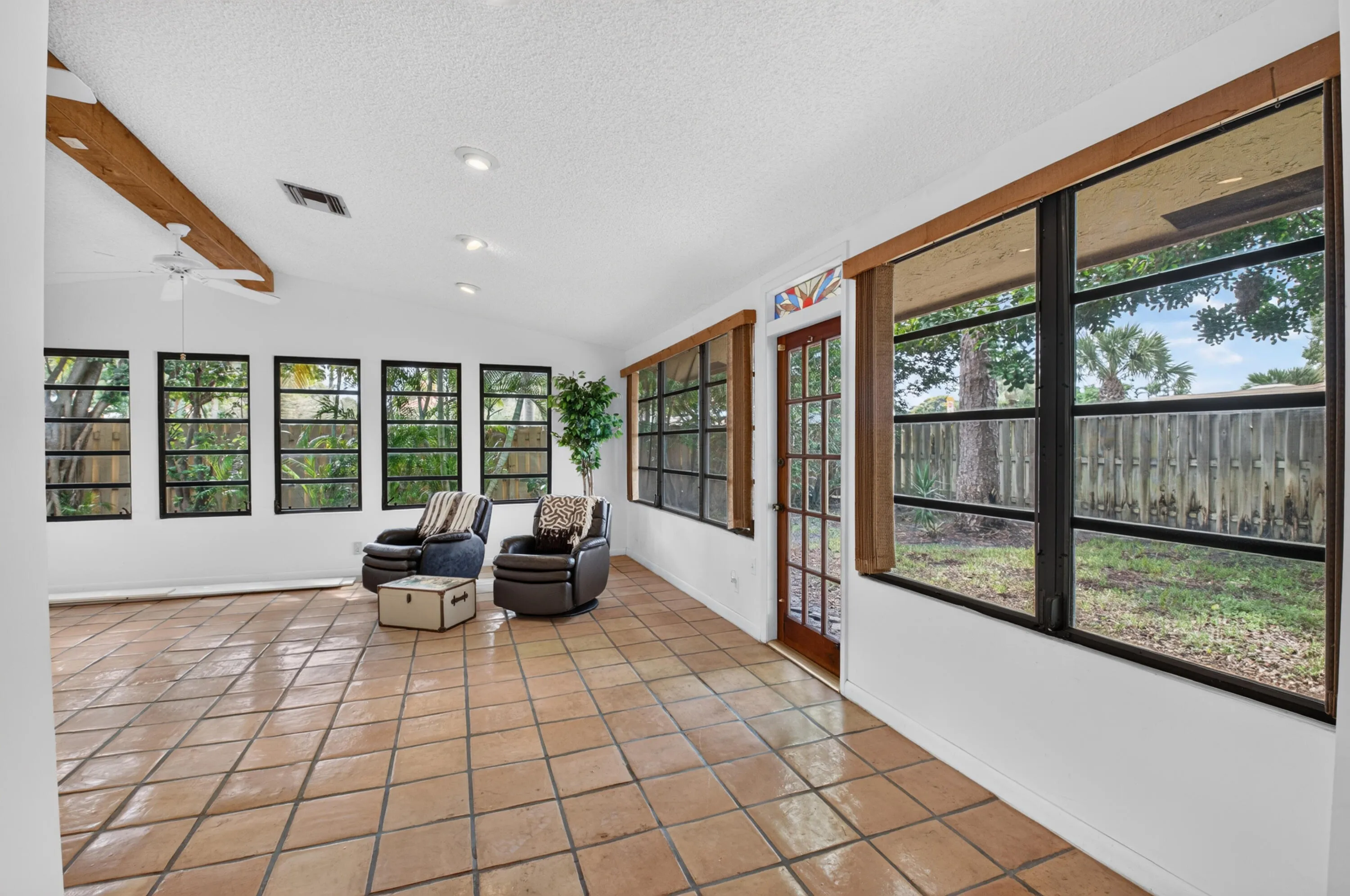 FLEXIBLE BONUS ROOM FOR FAMILY AREA/ OFFICE/DEN/GUEST ROOM