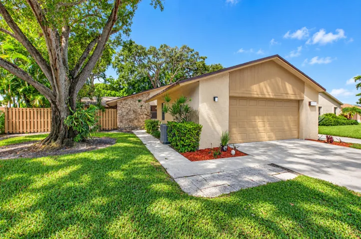 FRONT/SIDE YARD VIEW