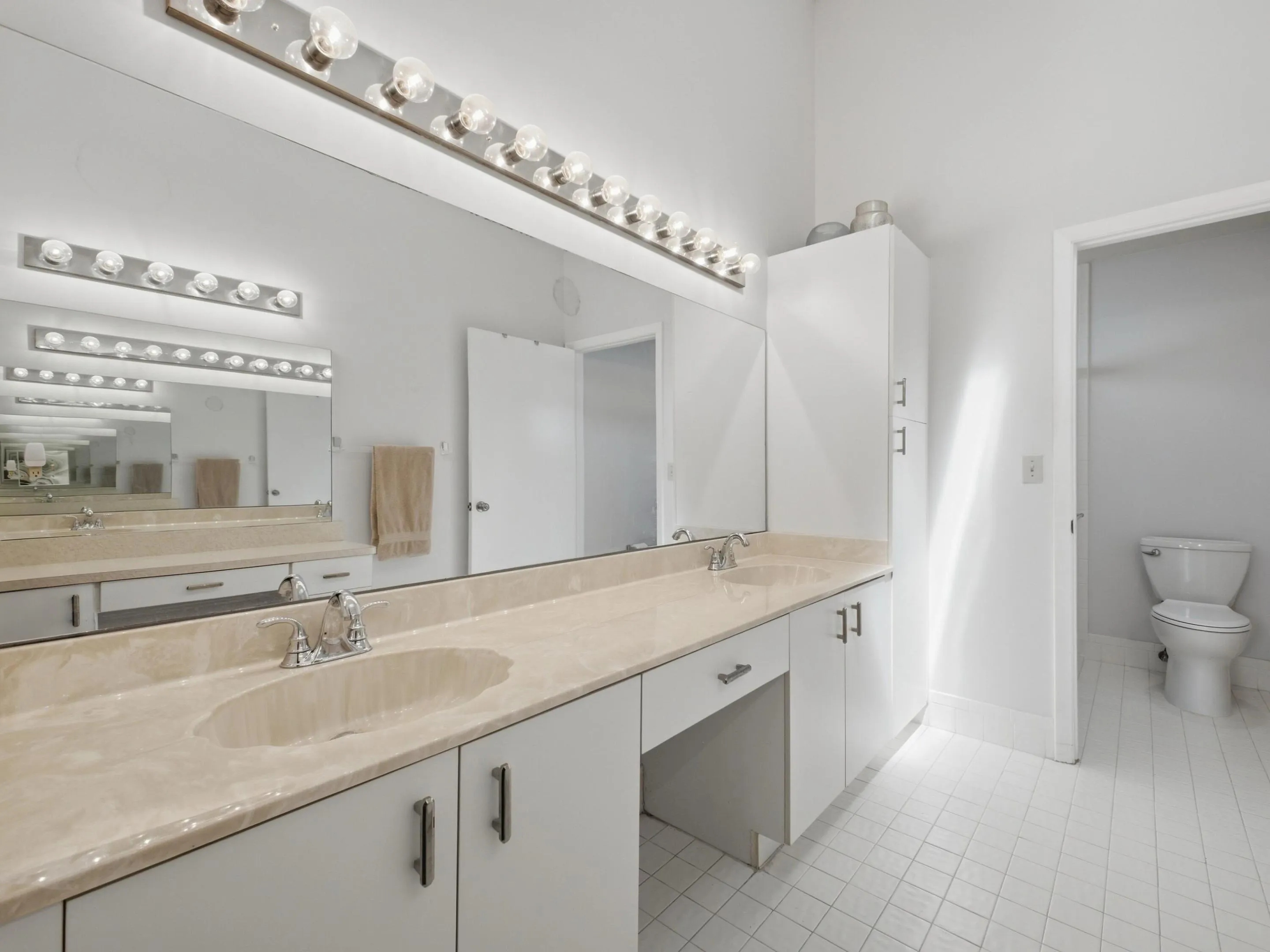 27_Primary_Bathroom