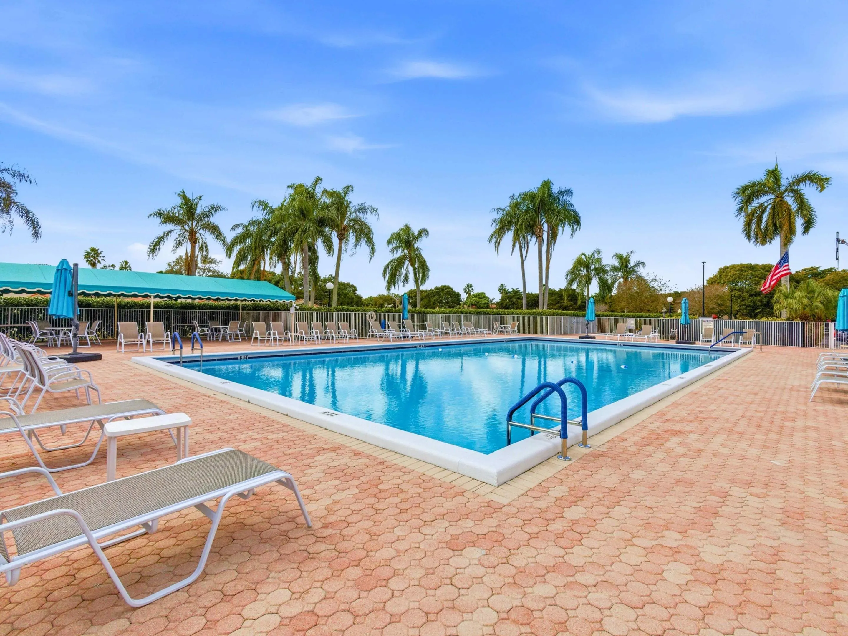 43_Clubhouse_Pool