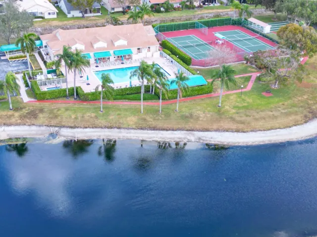37_Clubhouse_Bird_Eye_View