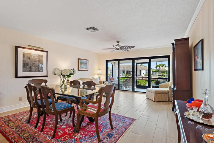 Spacious dining & family rooms