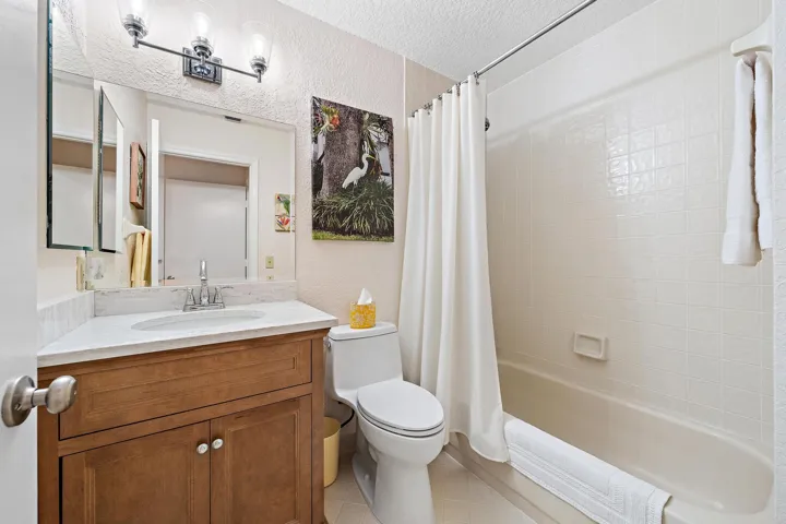 Upstairs guest bathroom