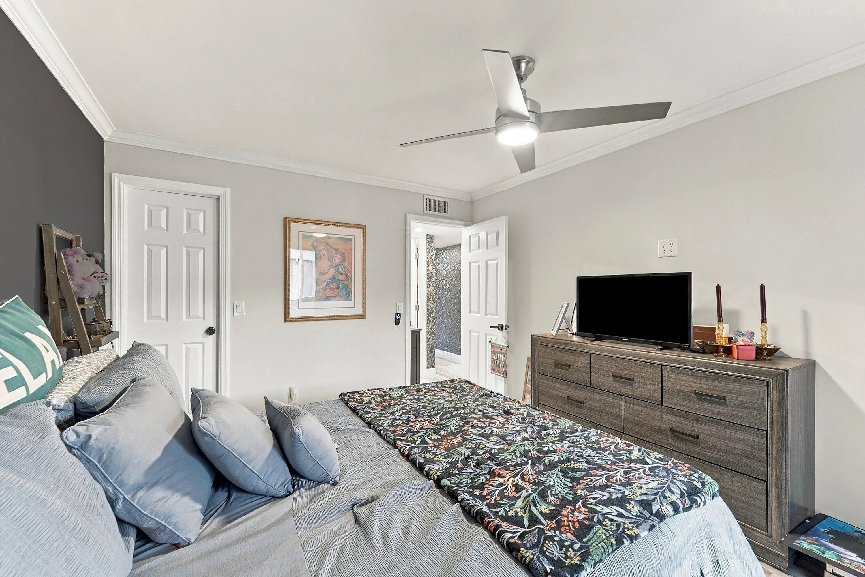 17_bedroom