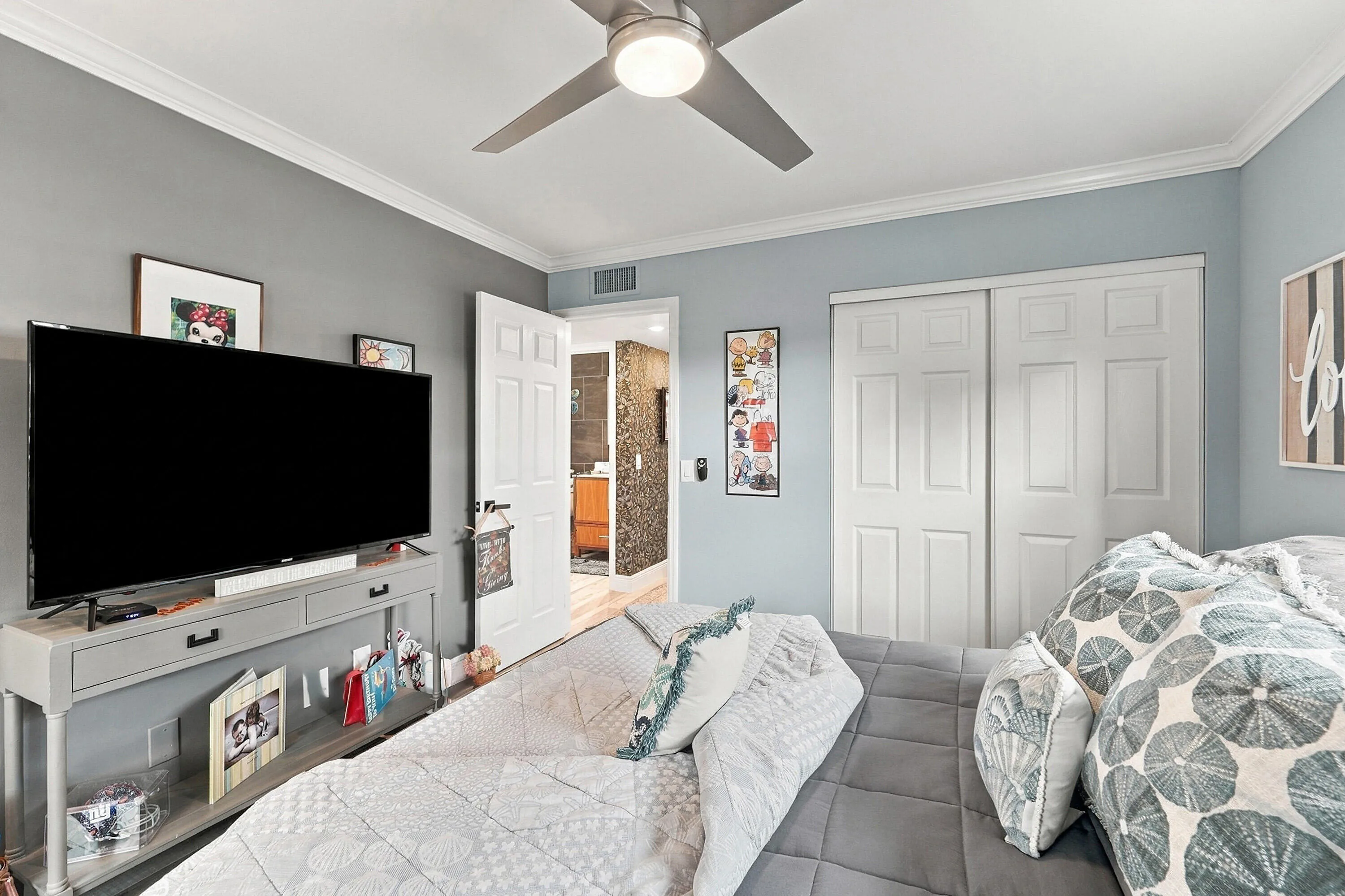 21_bedroom