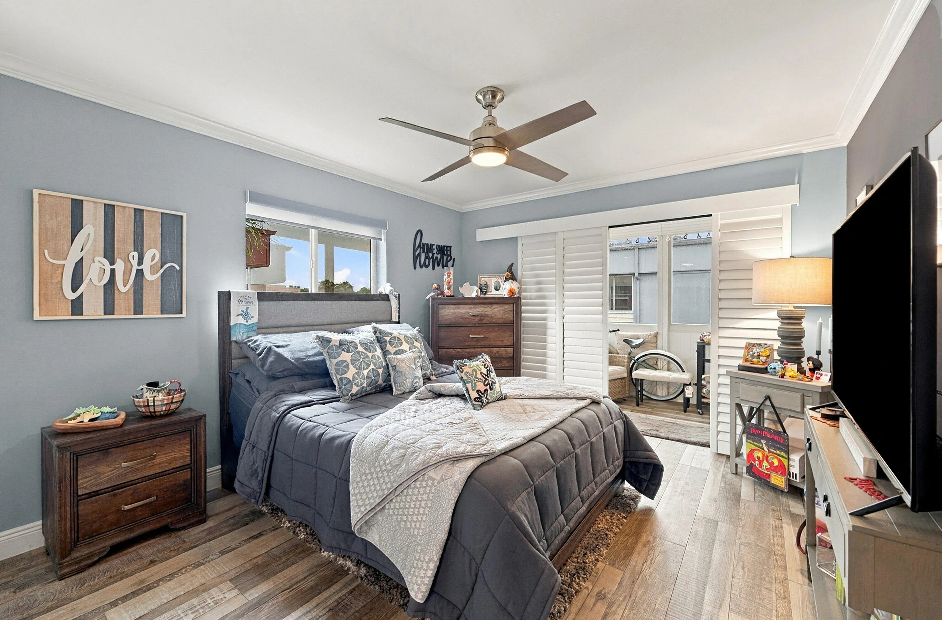 22_bedroom