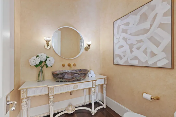 38 - Powder Room