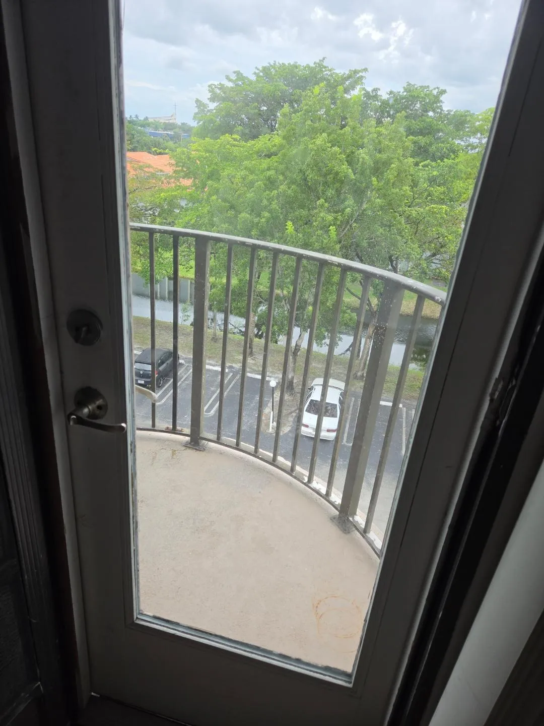 2701 RIVERSIDE 518 BALCONY