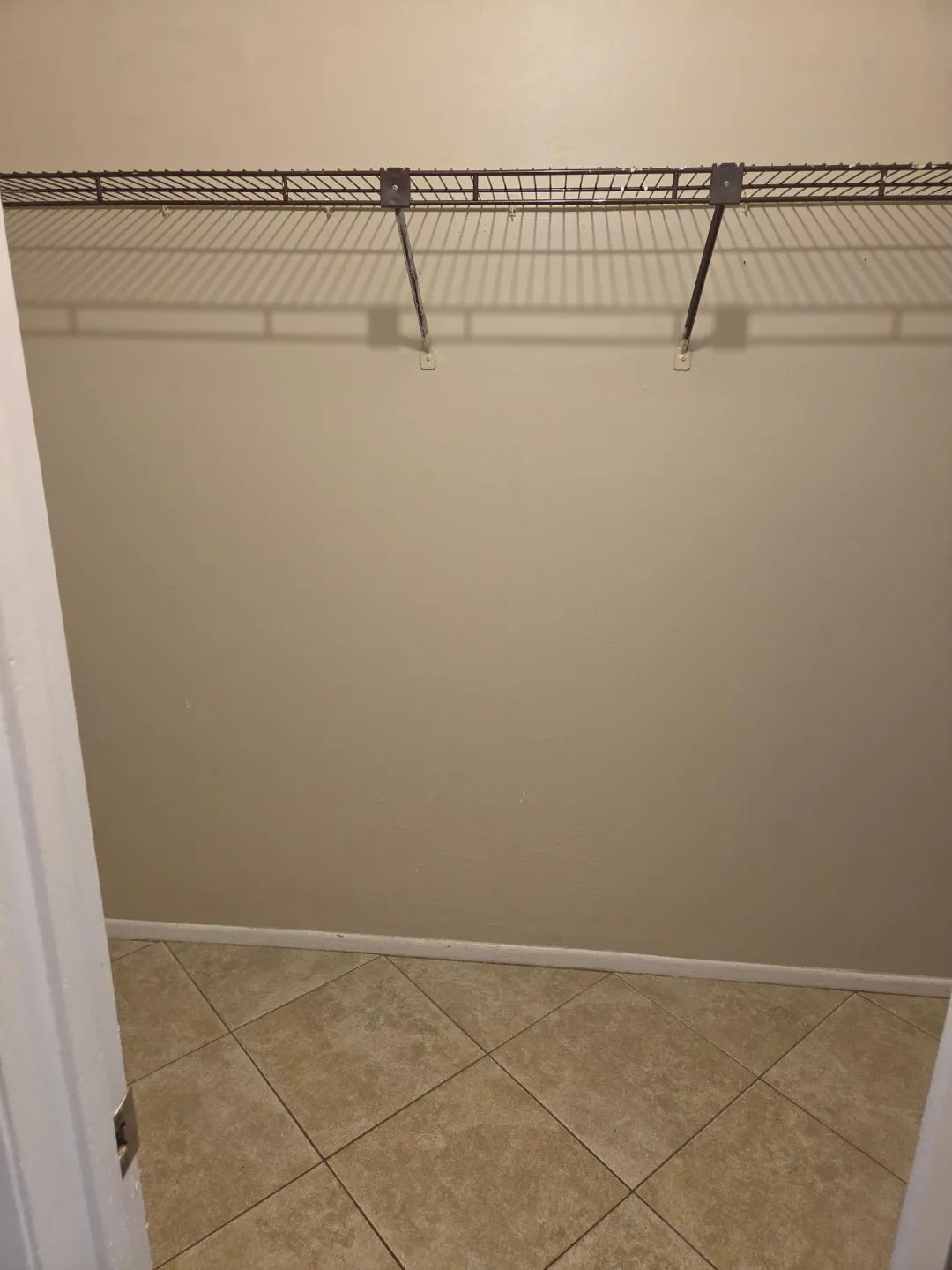 2701 RIVERSIDE 518 CLOSET