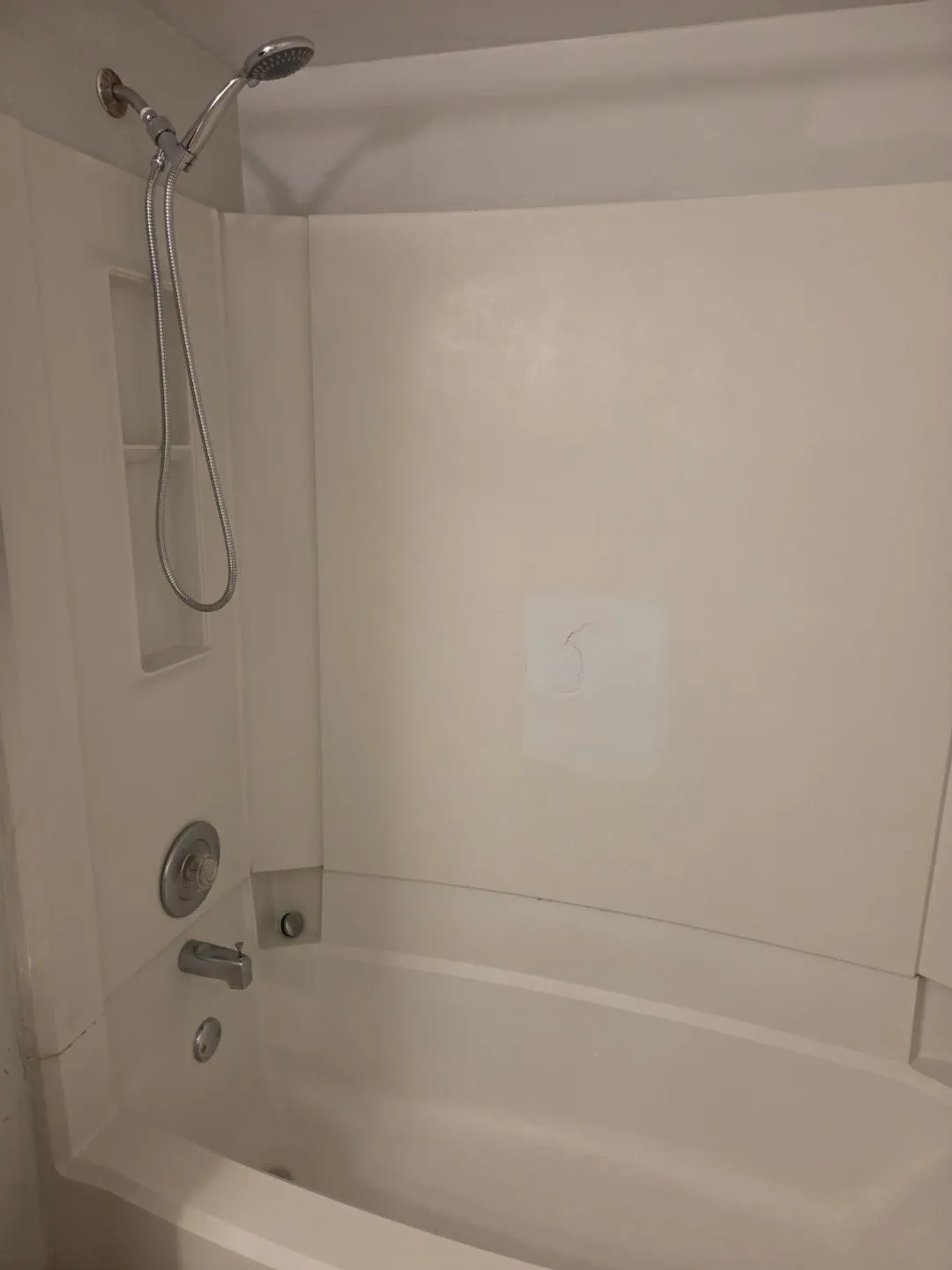 2701 RIVERSIDE 518 BATHROOM 1