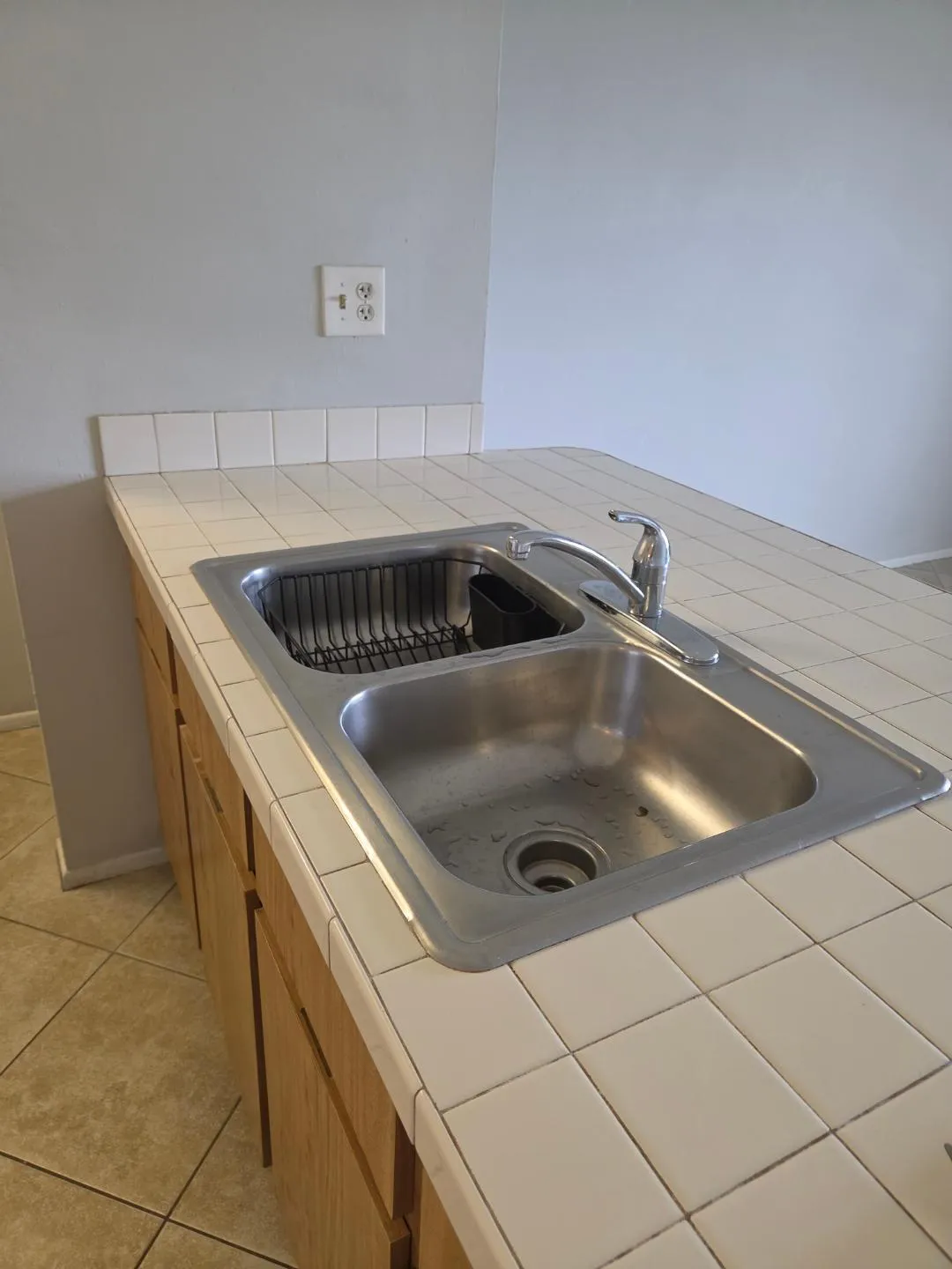 2701 RIVERSIDE 518 KITCHEN 2