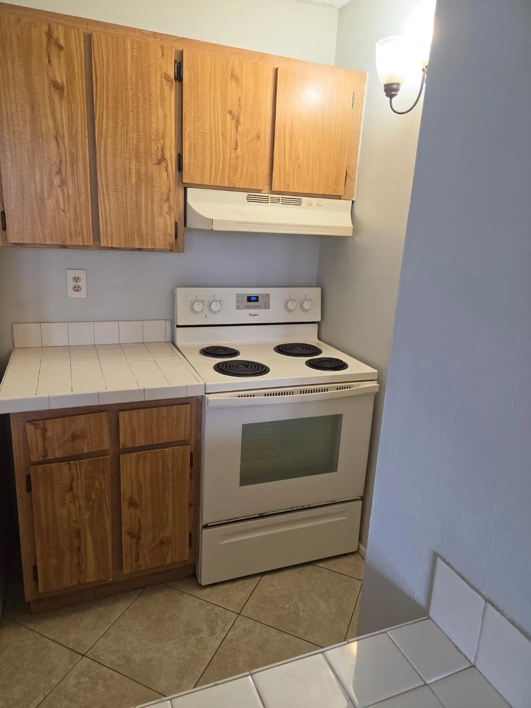 2701 RIVERSIDE 518 KITCHEN 1
