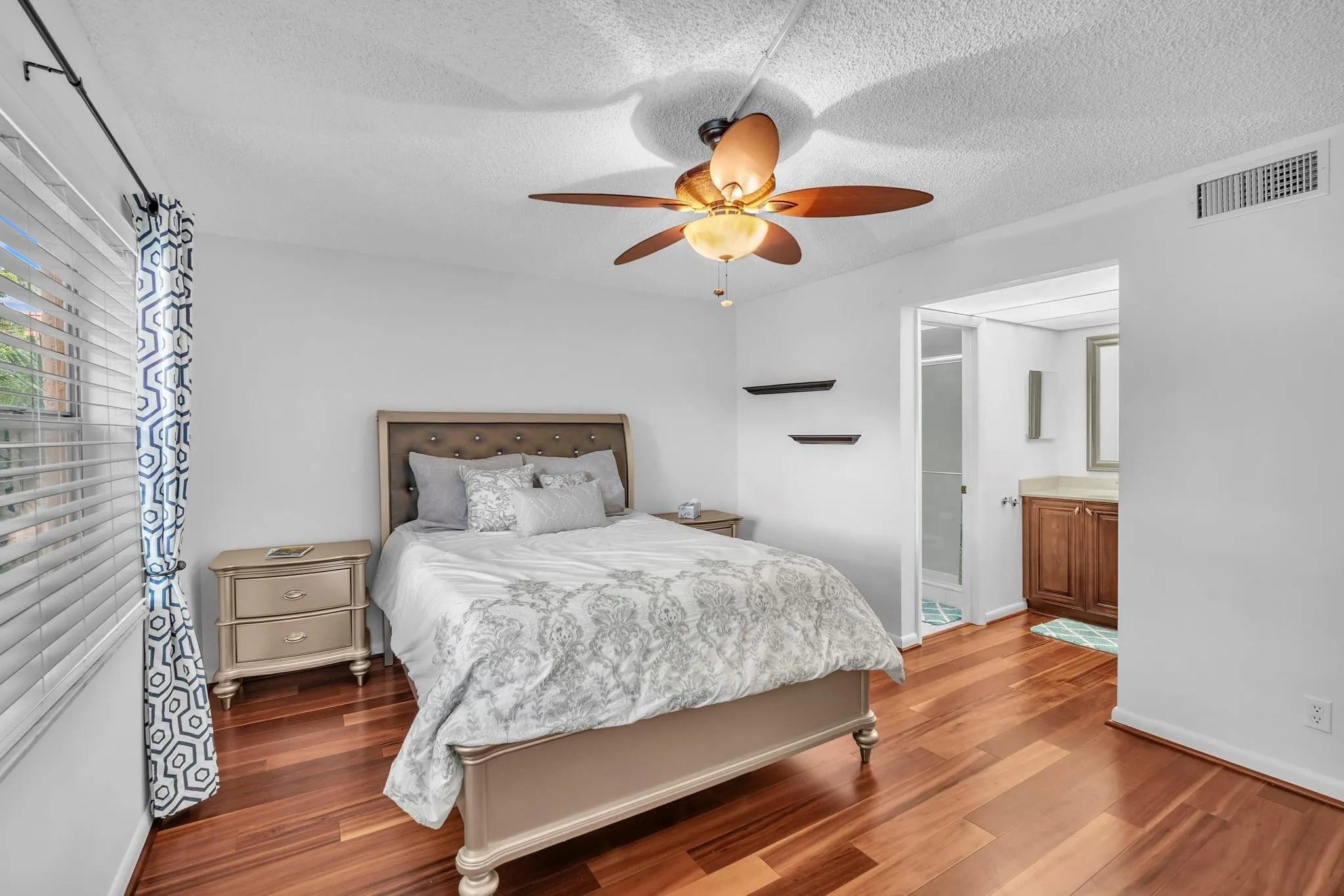Master bedroom with fullbath 9301 Sunrise Lakes Blvd, 207 Sunrise