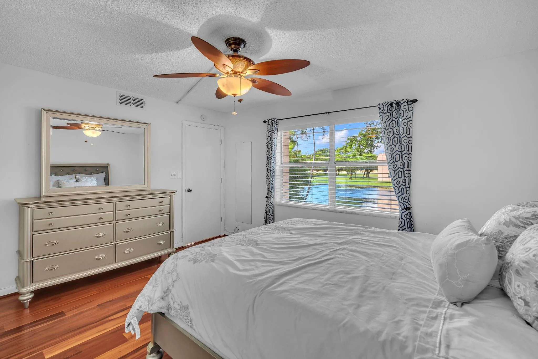9301 Sunrise Lakes Blvd, 207 Sunrise