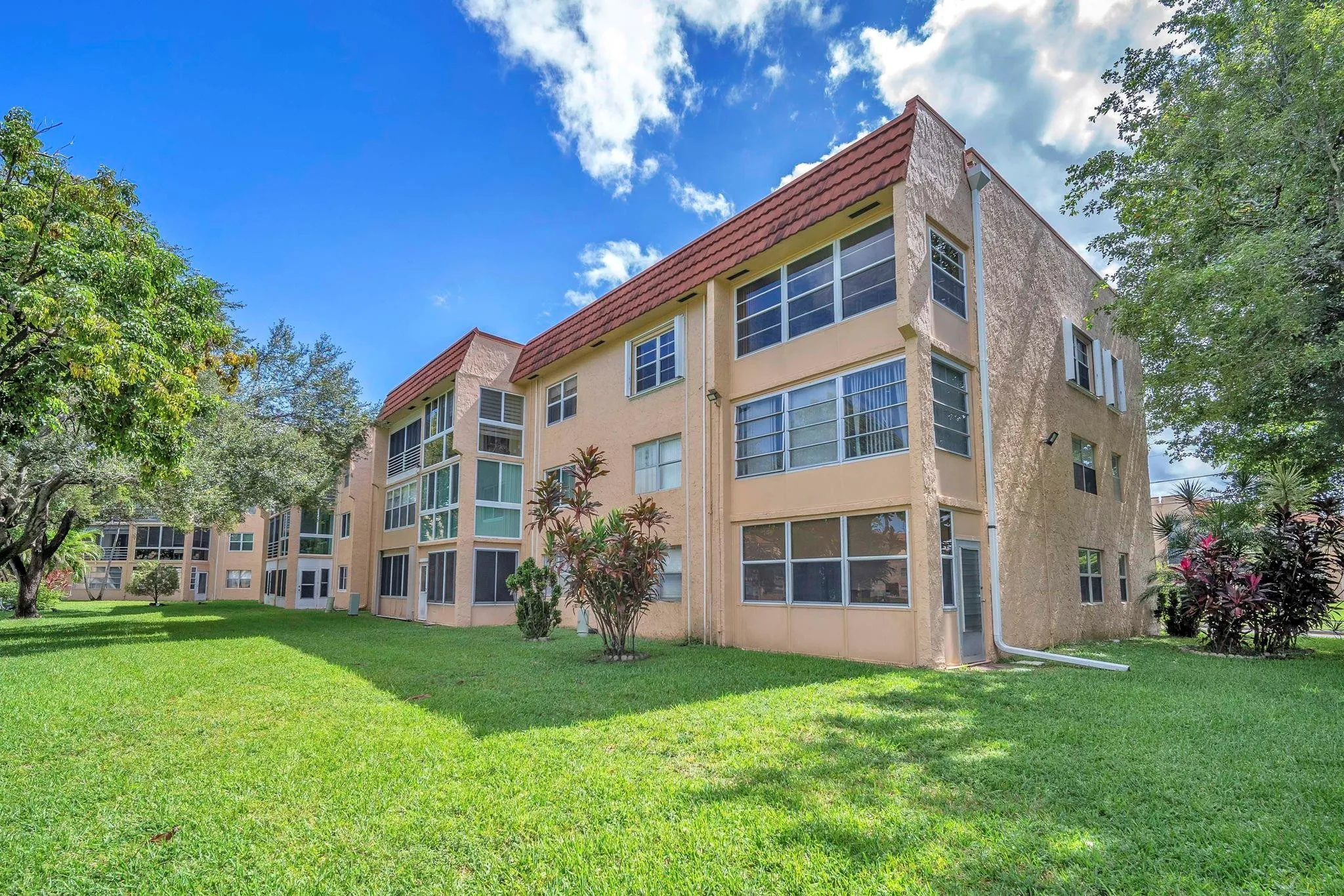 9301 Sunrise Lakes Blvd, 207 Sunrise
