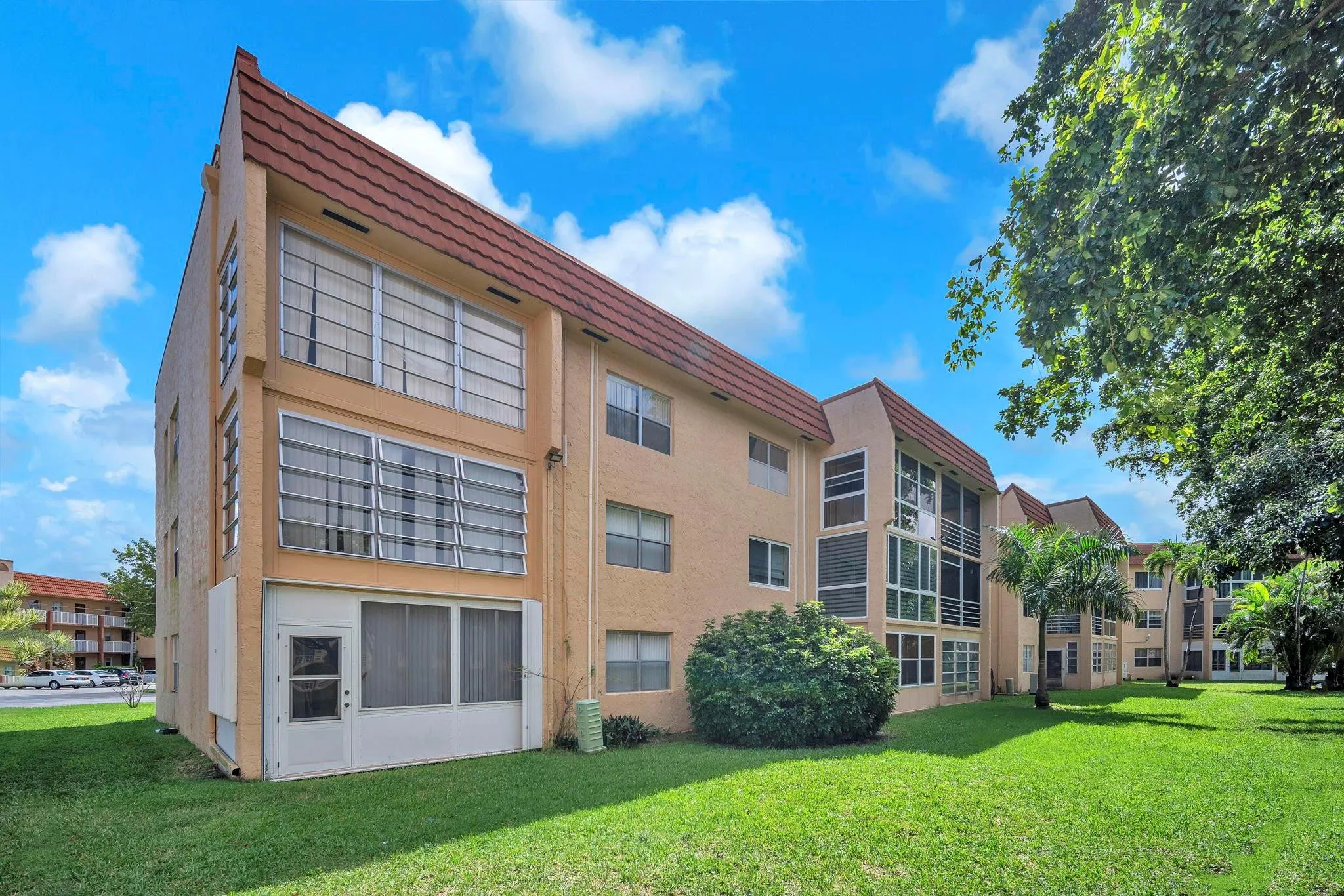 9301 Sunrise Lakes Blvd, 207 Sunrise
