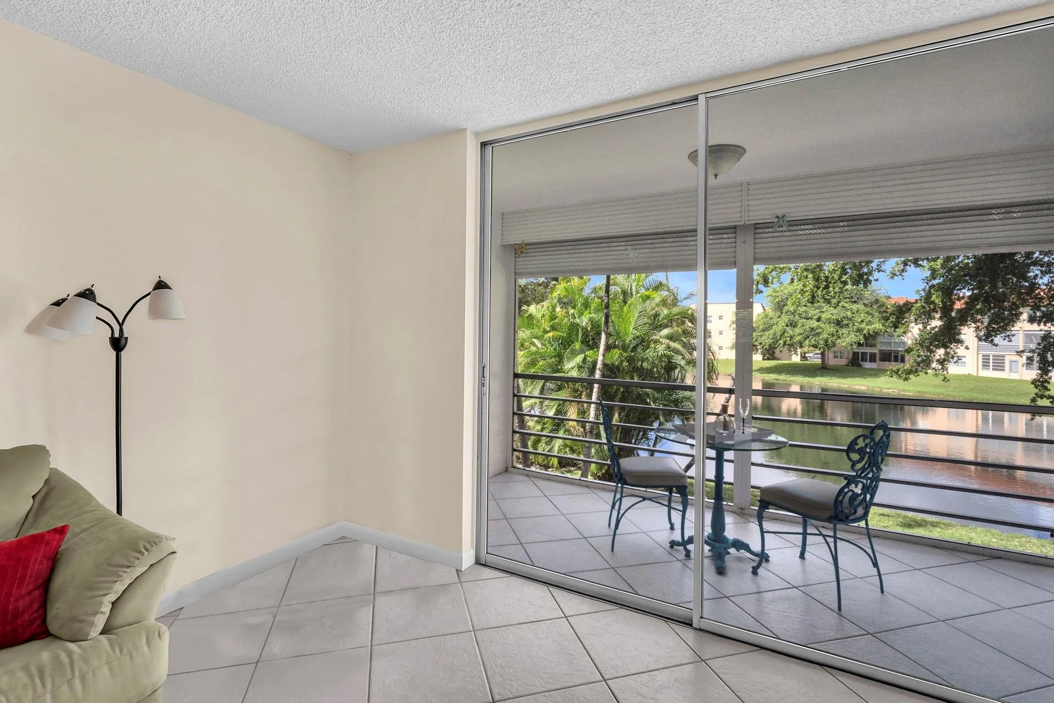9301 Sunrise Lakes Blvd, 207 Sunrise