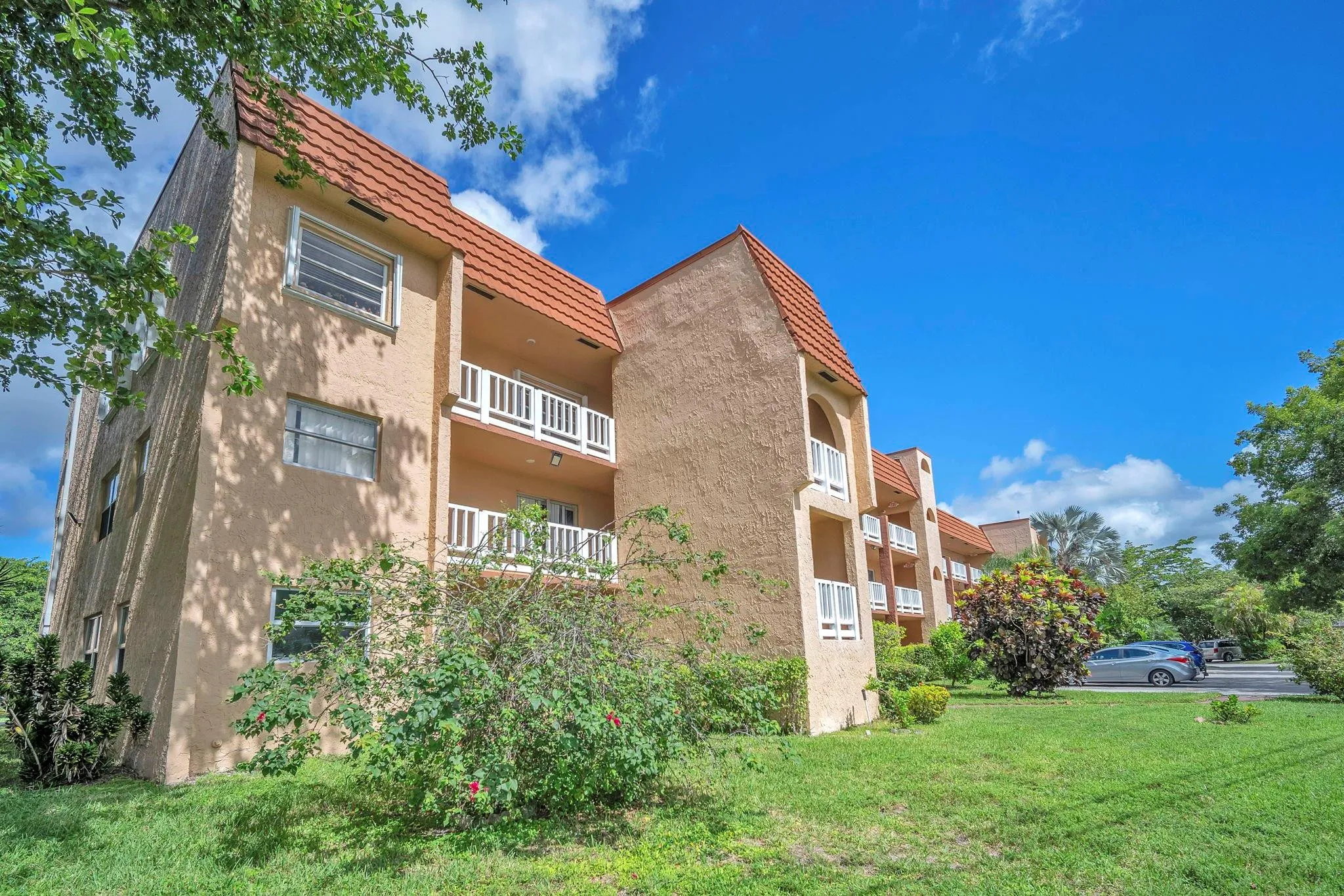 9301 Sunrise Lakes Blvd, 207 Sunrise