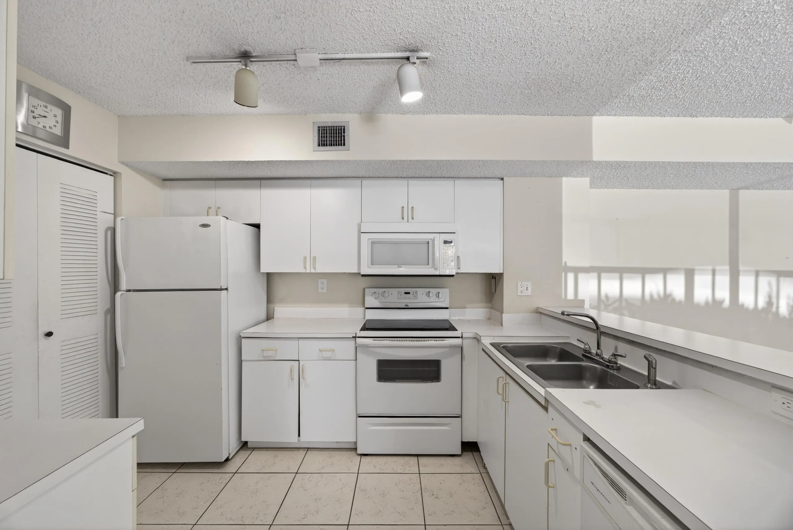 3844 Lyons Rd #101_Pics_18_Arturo Ruesta