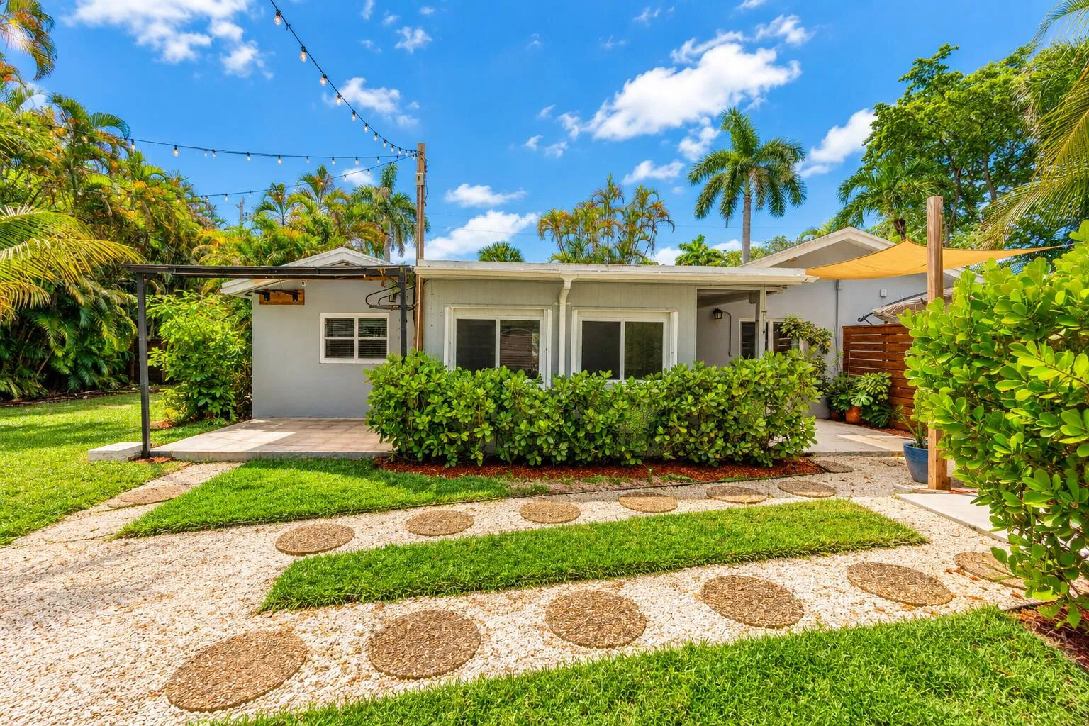 photo feature AI-generated virtual staging.