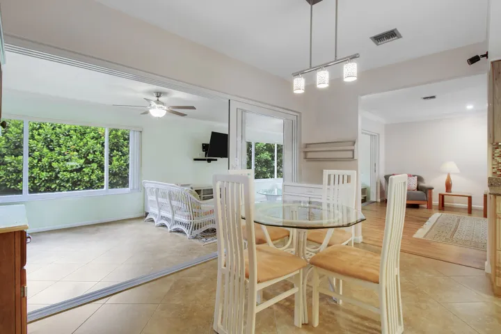 Breakfast nook