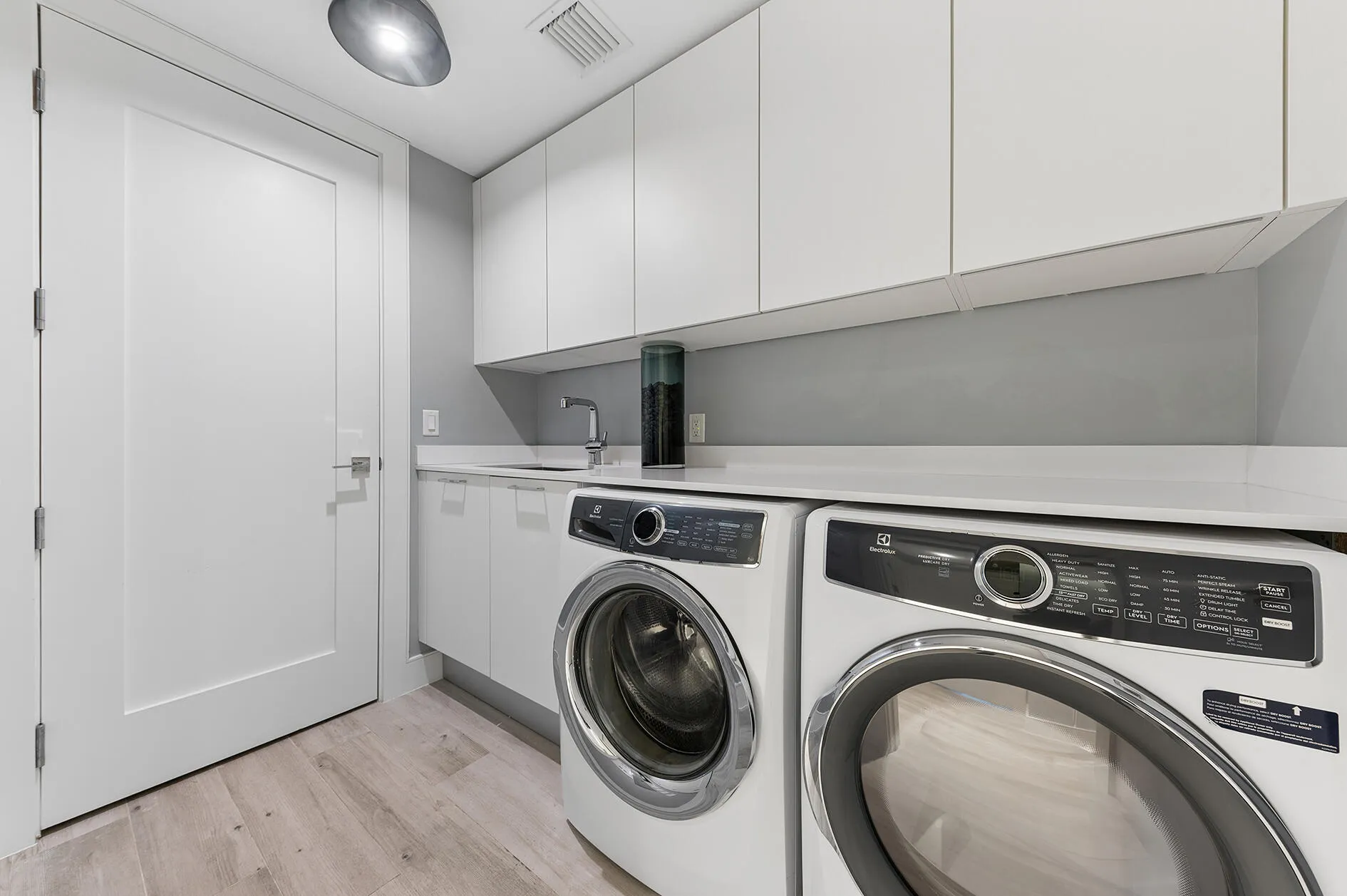 Oversize Laundry Room