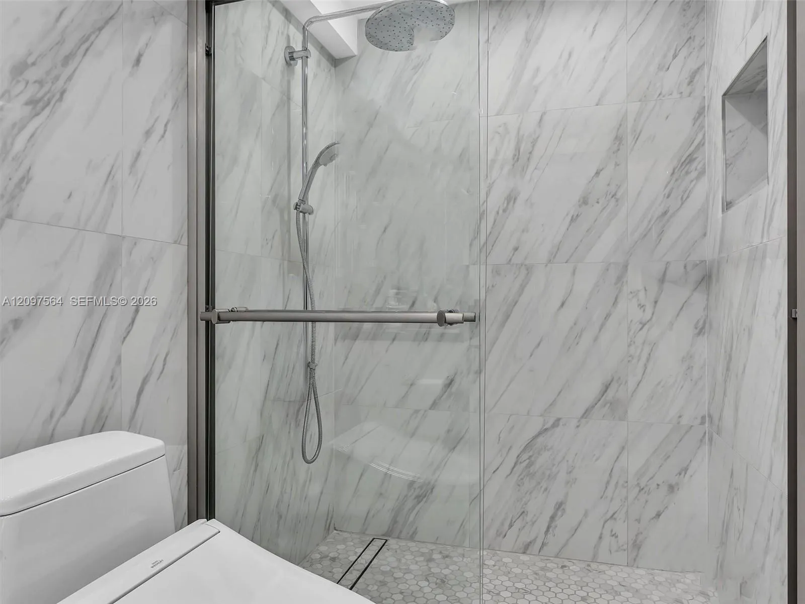 • Hallandale condos with no upcoming assessments