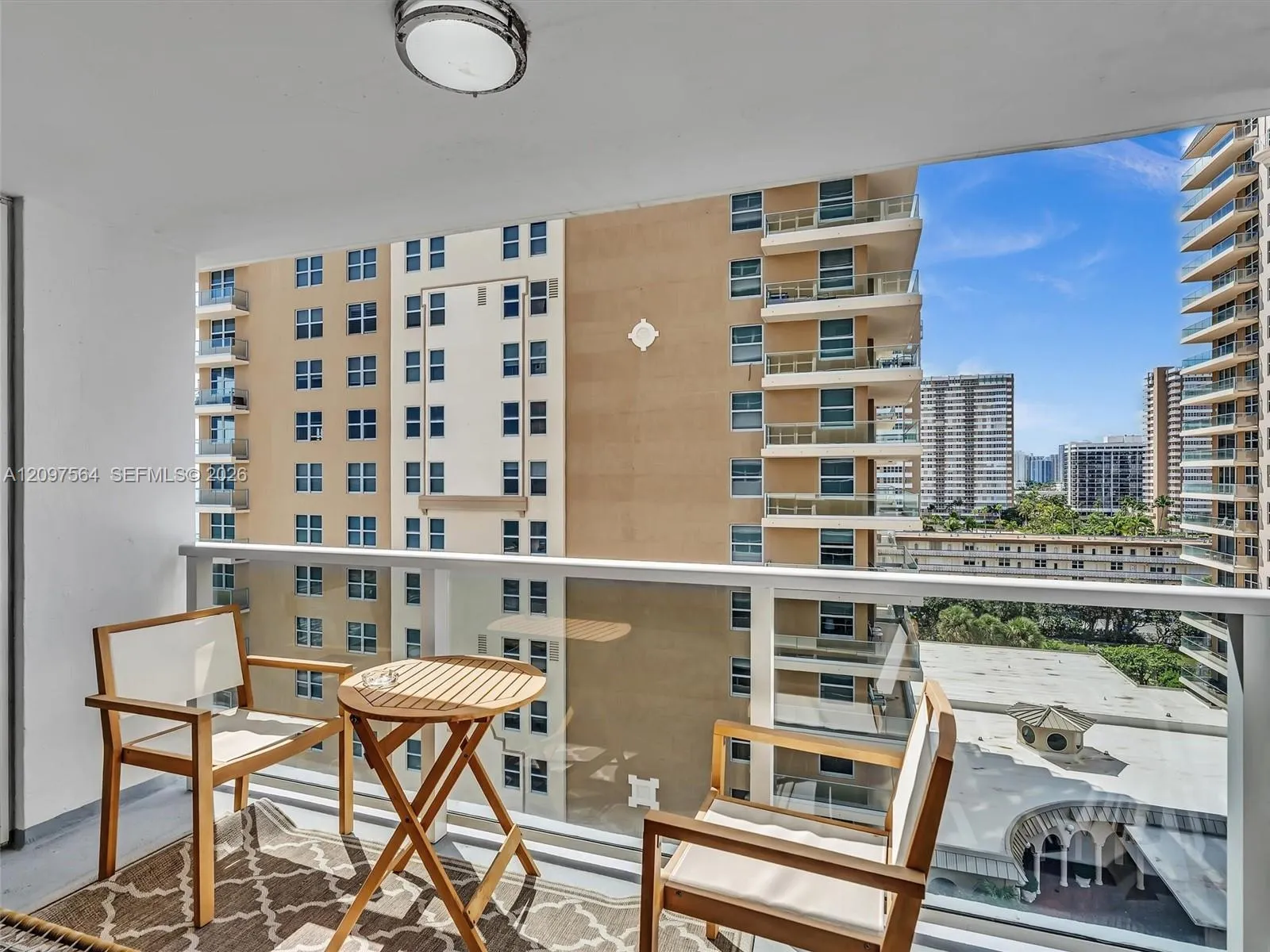 Investment condo rent immediately Hallandale Beach