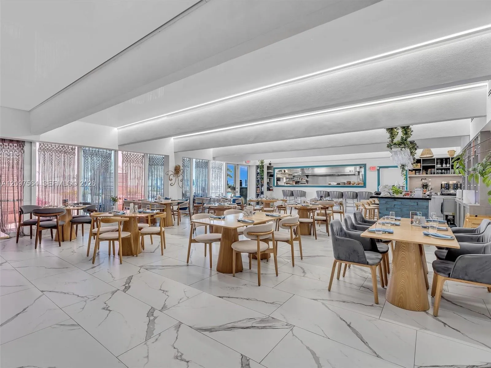 Luxury condo with private restaurant Hallandale